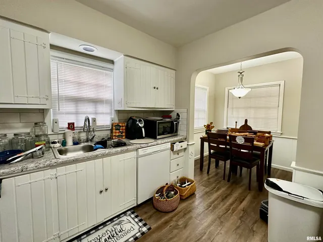 $165,000 | 401 West Forrest Hill Avenue, Peoria, IL 61604