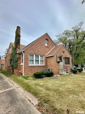 $165,000 | 401 West Forrest Hill Avenue, Peoria, IL 61604