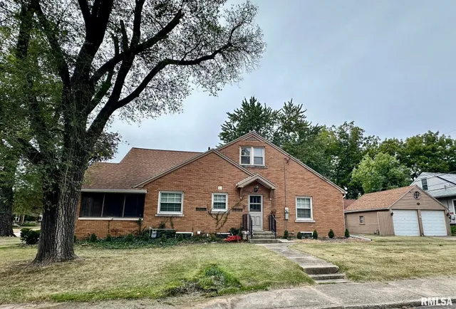 $165,000 | 401 West Forrest Hill Avenue, Peoria, IL 61604