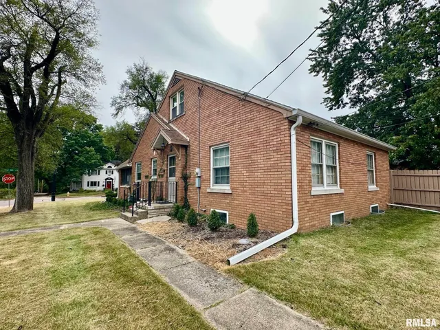 $165,000 | 401 West Forrest Hill Avenue, Peoria, IL 61604