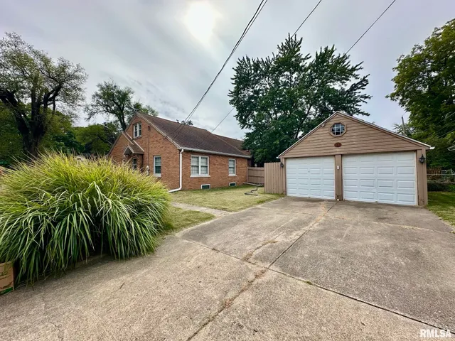 $165,000 | 401 West Forrest Hill Avenue, Peoria, IL 61604