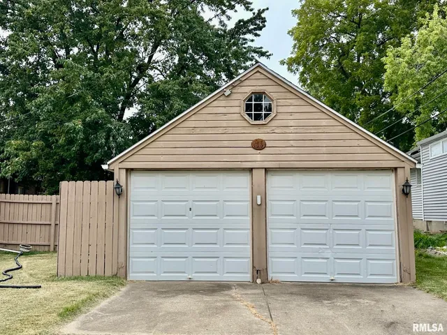 $165,000 | 401 West Forrest Hill Avenue, Peoria, IL 61604