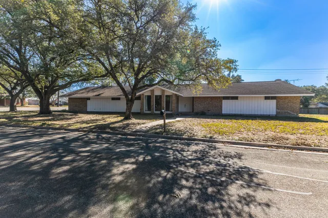 $259,000 | 202 Kallus Street, Schulenburg, TX 78956