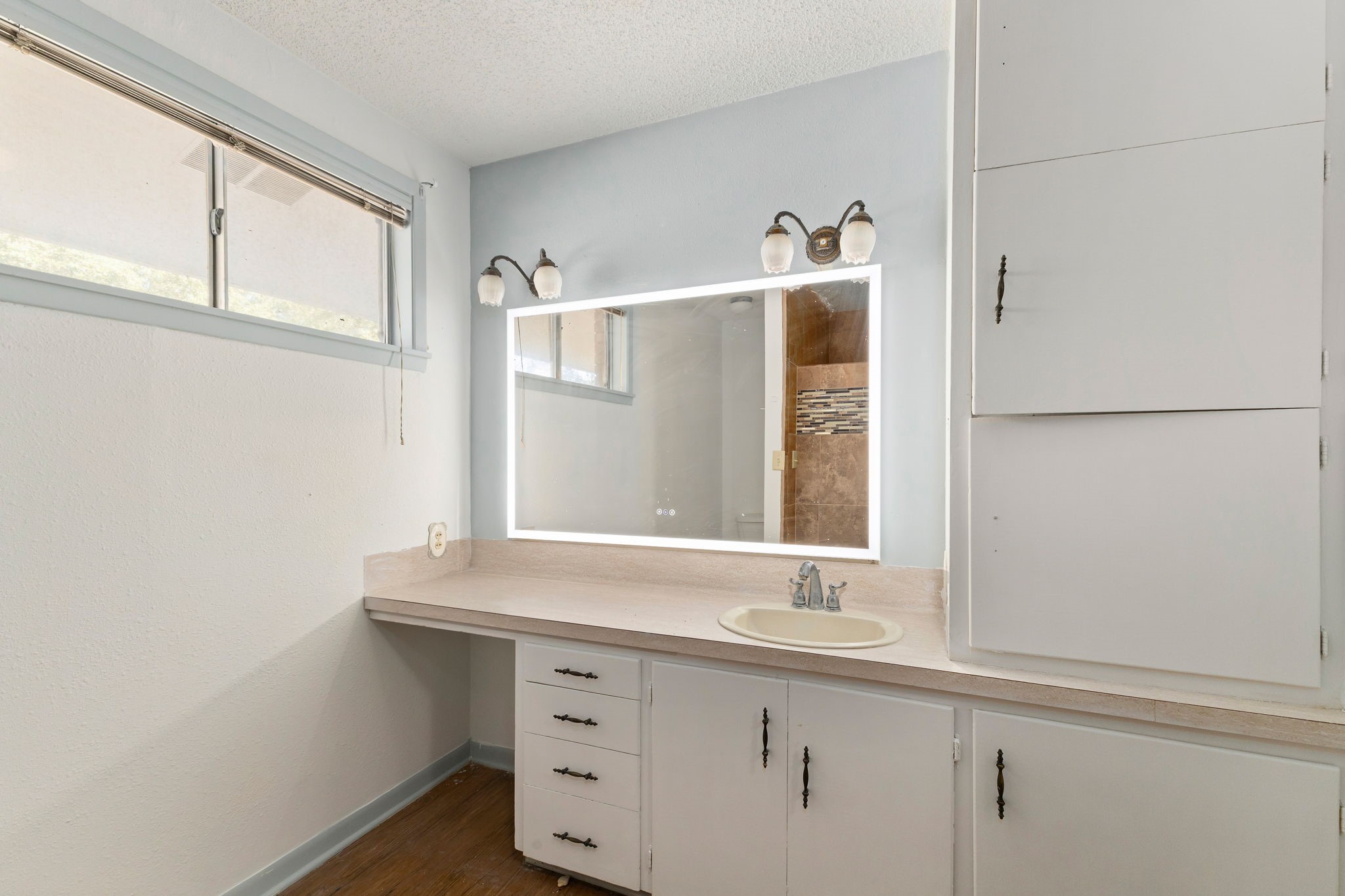 202 Kallus Street Schulenburg, TX 78956 - Photo 21 of 36 a bathroom with a sink and a window