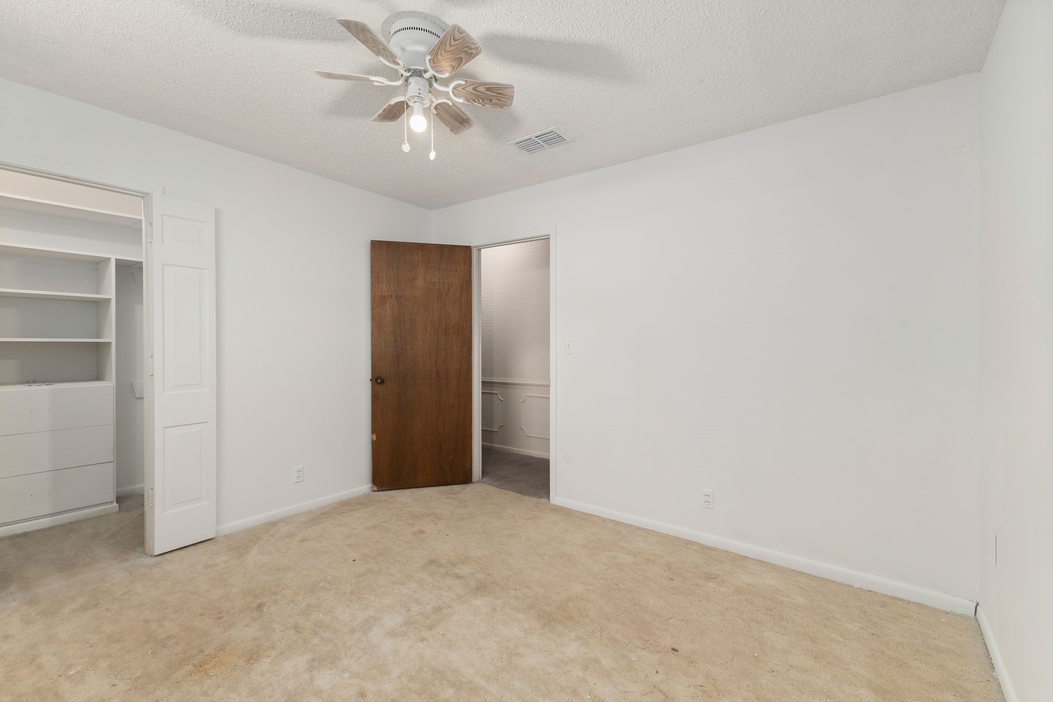202 Kallus Street Schulenburg, TX 78956 - Photo 24 of 36 an empty room with a ceiling fan and a window