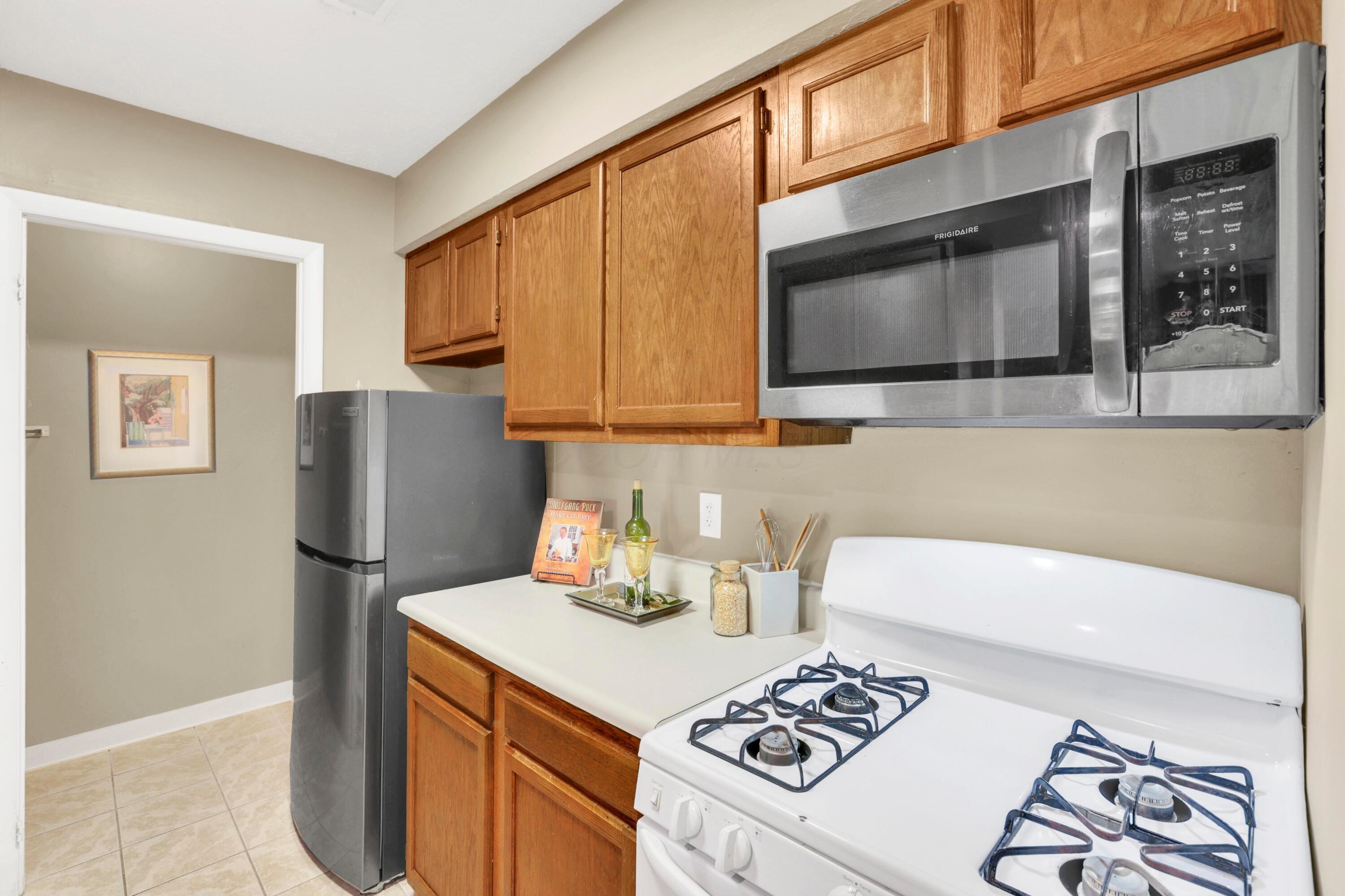 2269 Hedgerow Road, Unit 2269B Columbus, OH 43220 - Photo 7 of 23