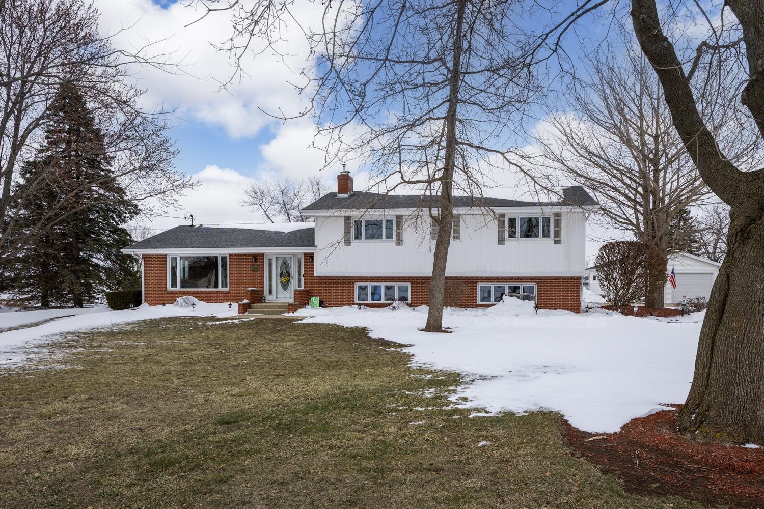 2414 West Avalon Road Janesville, WI 53546 - Photo 3 of 45