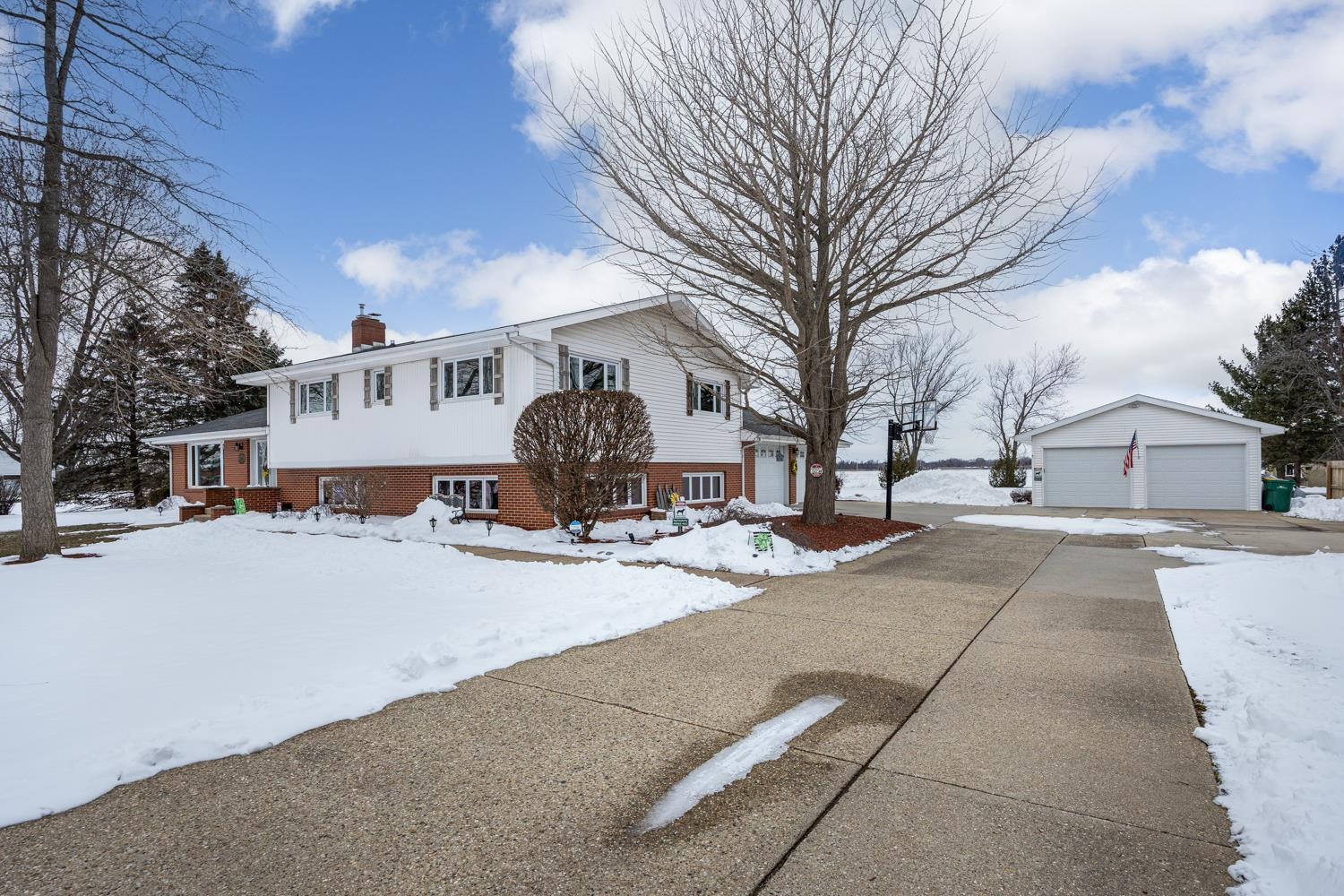 2414 West Avalon Road Janesville, WI 53546 - Photo 4 of 45