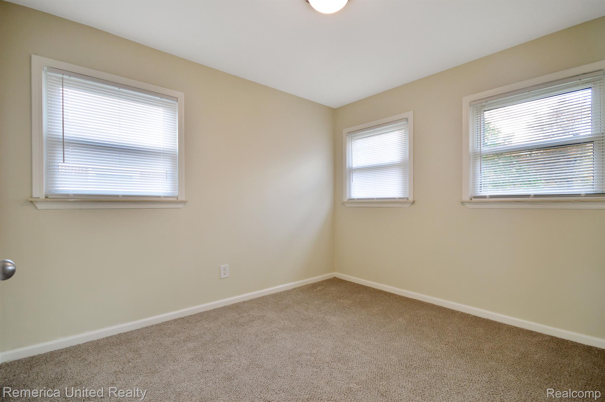 9650 Farmington Road Livonia, MI 48150 - Photo 14 of 15 Bedroom 3