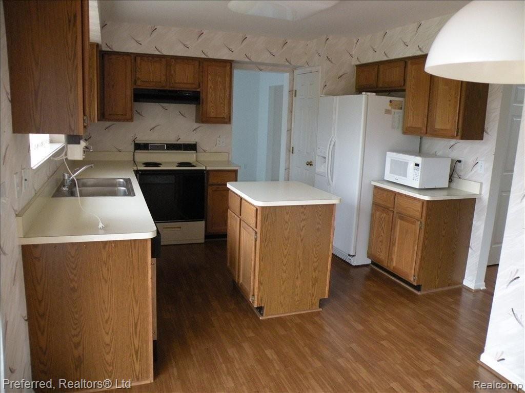24742 Jamestowne Road Novi, MI 48375 - Photo 6 of 15 Kitchen