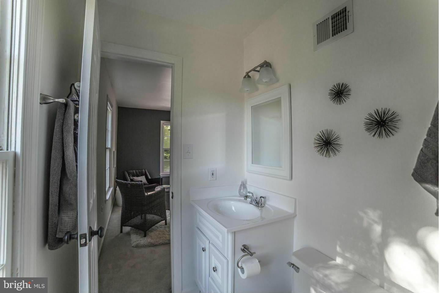 5724 Ridge View Drive Alexandria, VA 22310 - Photo 11 of 25 Bath (Master)