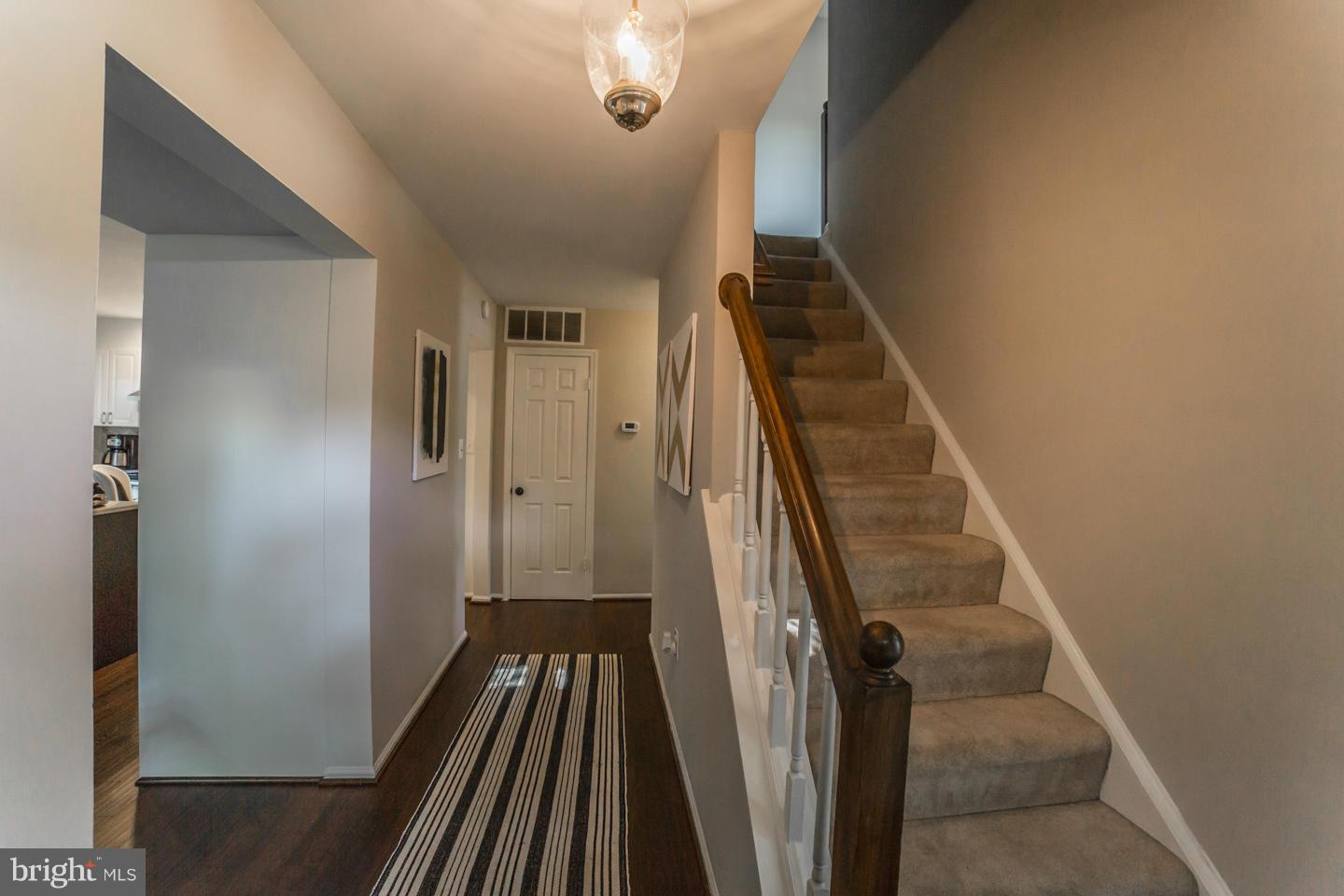 5724 Ridge View Drive Alexandria, VA 22310 - Photo 5 of 25 Interior (General)