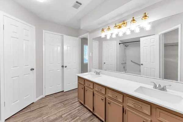 $1,950 | 3353 Knob Oaks Drive, Huntsville, TX 77340