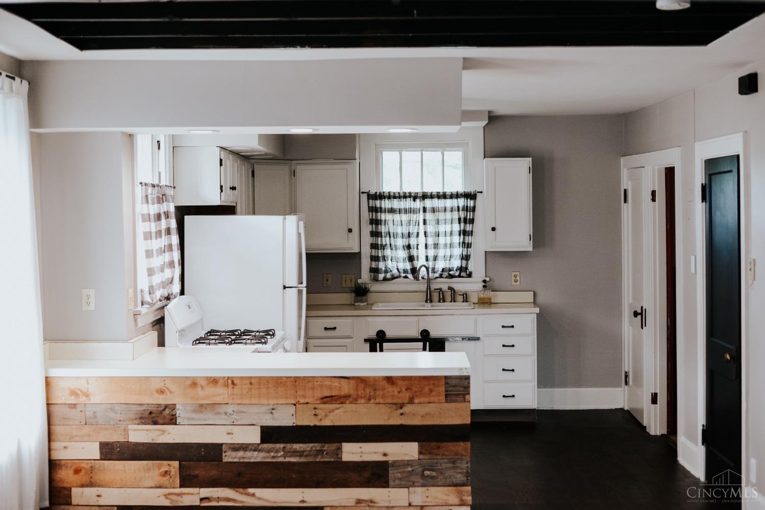 4756 Rapid Run Road Cincinnati, OH 45238 - Photo 4 of 12