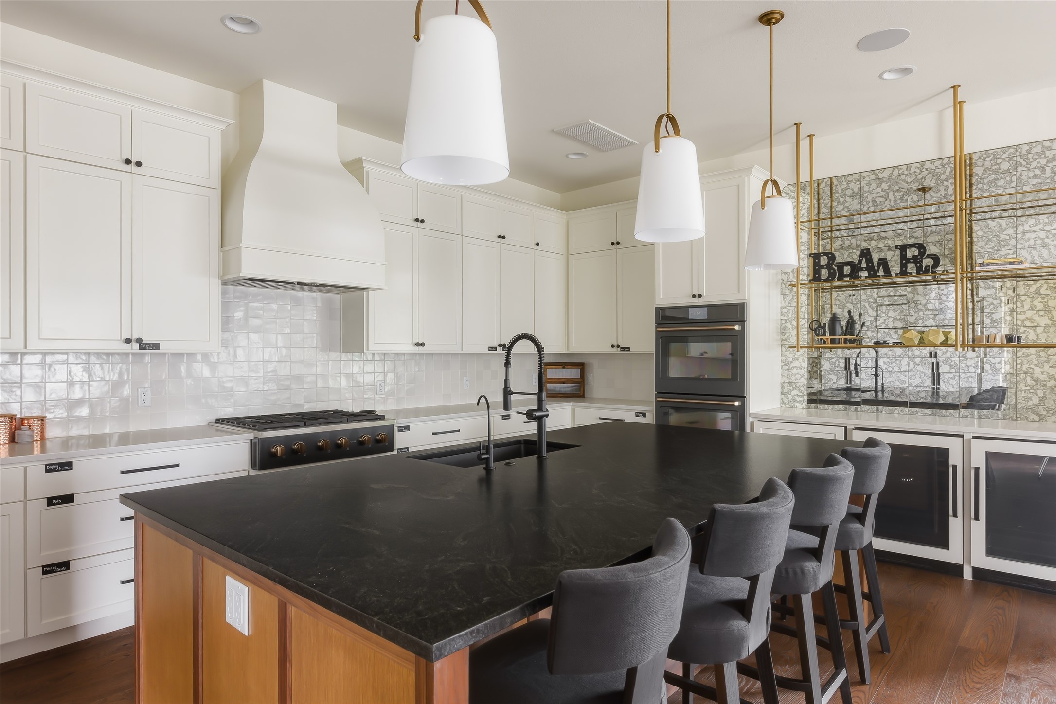 705 West 10th Street Georgetown, TX 78626 - Photo 4 of 40