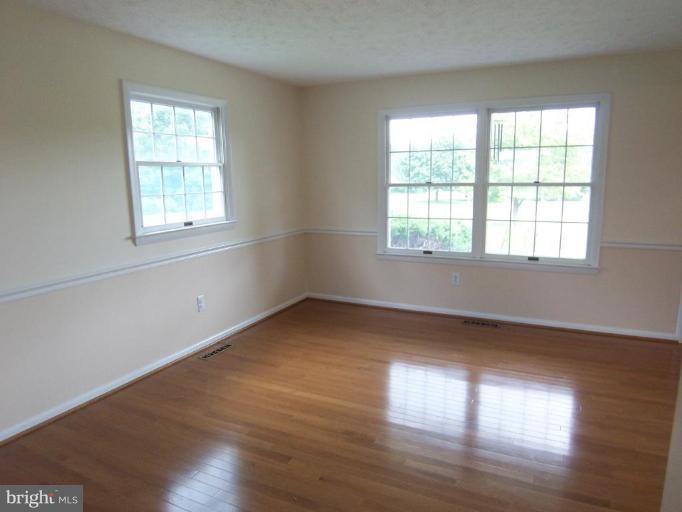 2438 Braddock Road Mount Airy, MD 21771 - Photo 22 of 25 Living Room