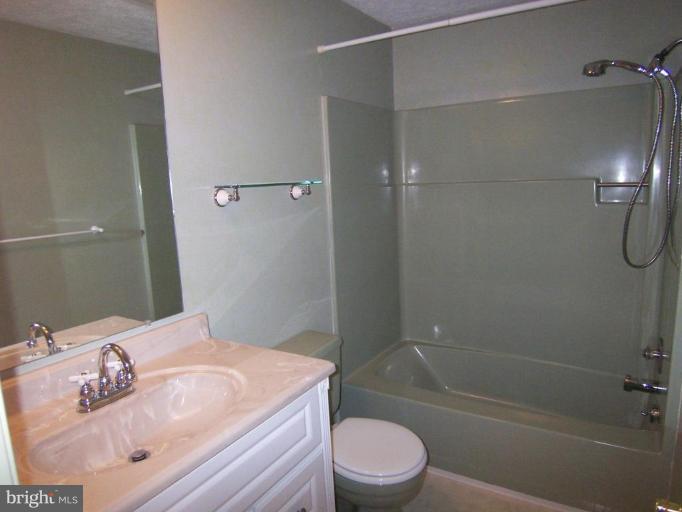 2438 Braddock Road Mount Airy, MD 21771 - Photo 24 of 25 Bath #1