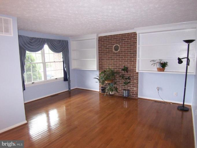 2438 Braddock Road Mount Airy, MD 21771 - Photo 9 of 25 Family Room