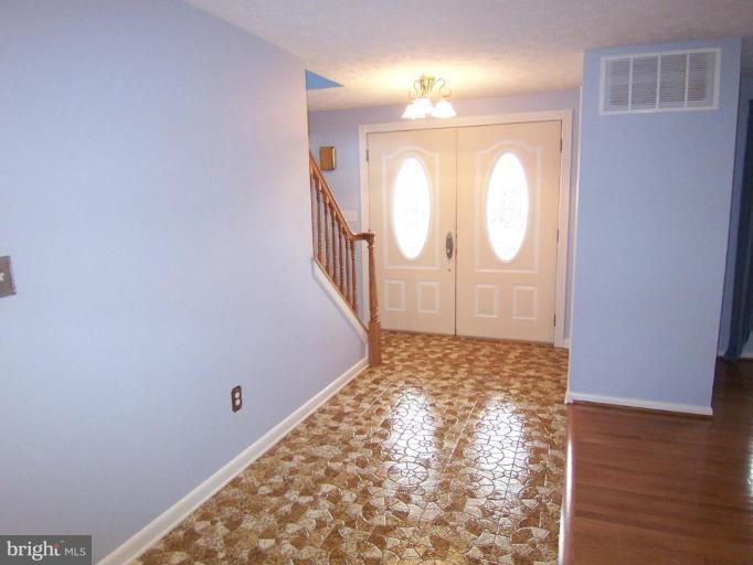 2438 Braddock Road Mount Airy, MD 21771 - Photo 10 of 25 Entrance / Foyer