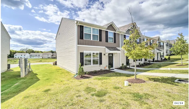 a view of a house with a yard