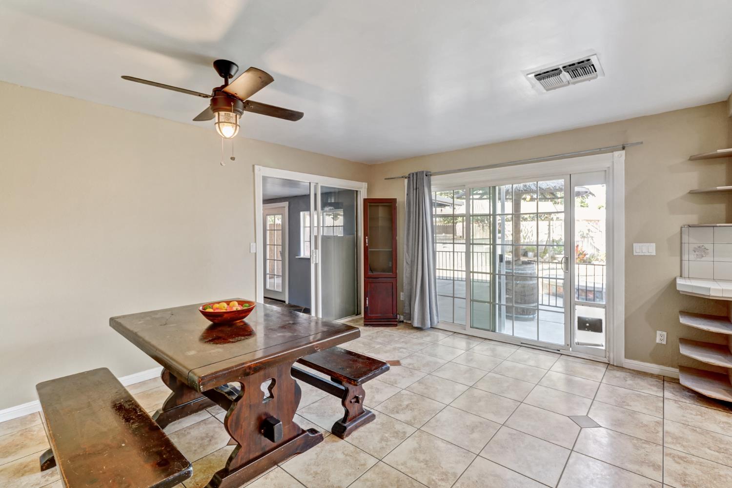 6511 Mossview Way Citrus Heights, CA 95621 - Photo 7 of 48