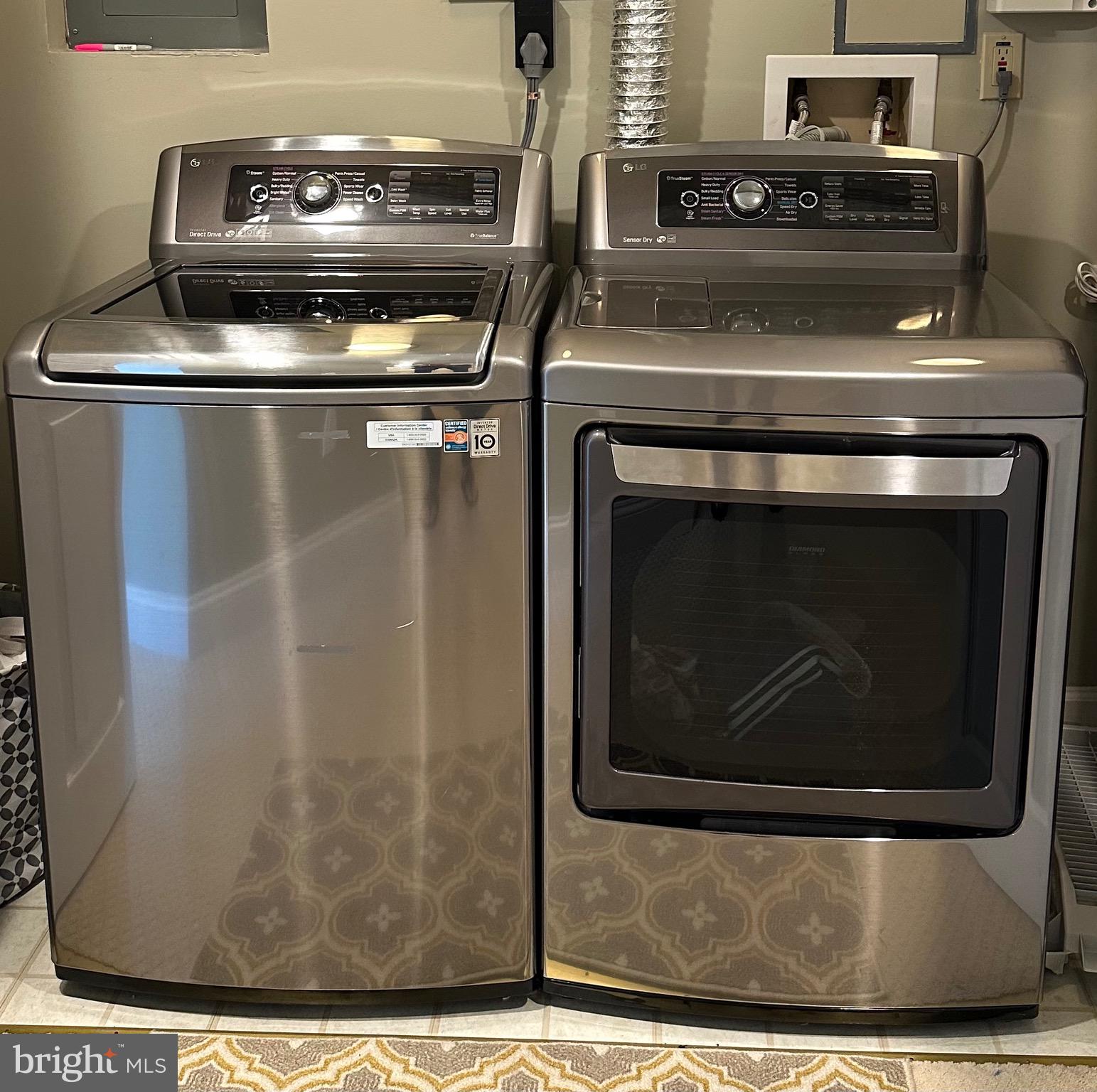 11638 Quail Ridge Court Reston, VA 20194 - Photo 39 of 54 Laundry Closet