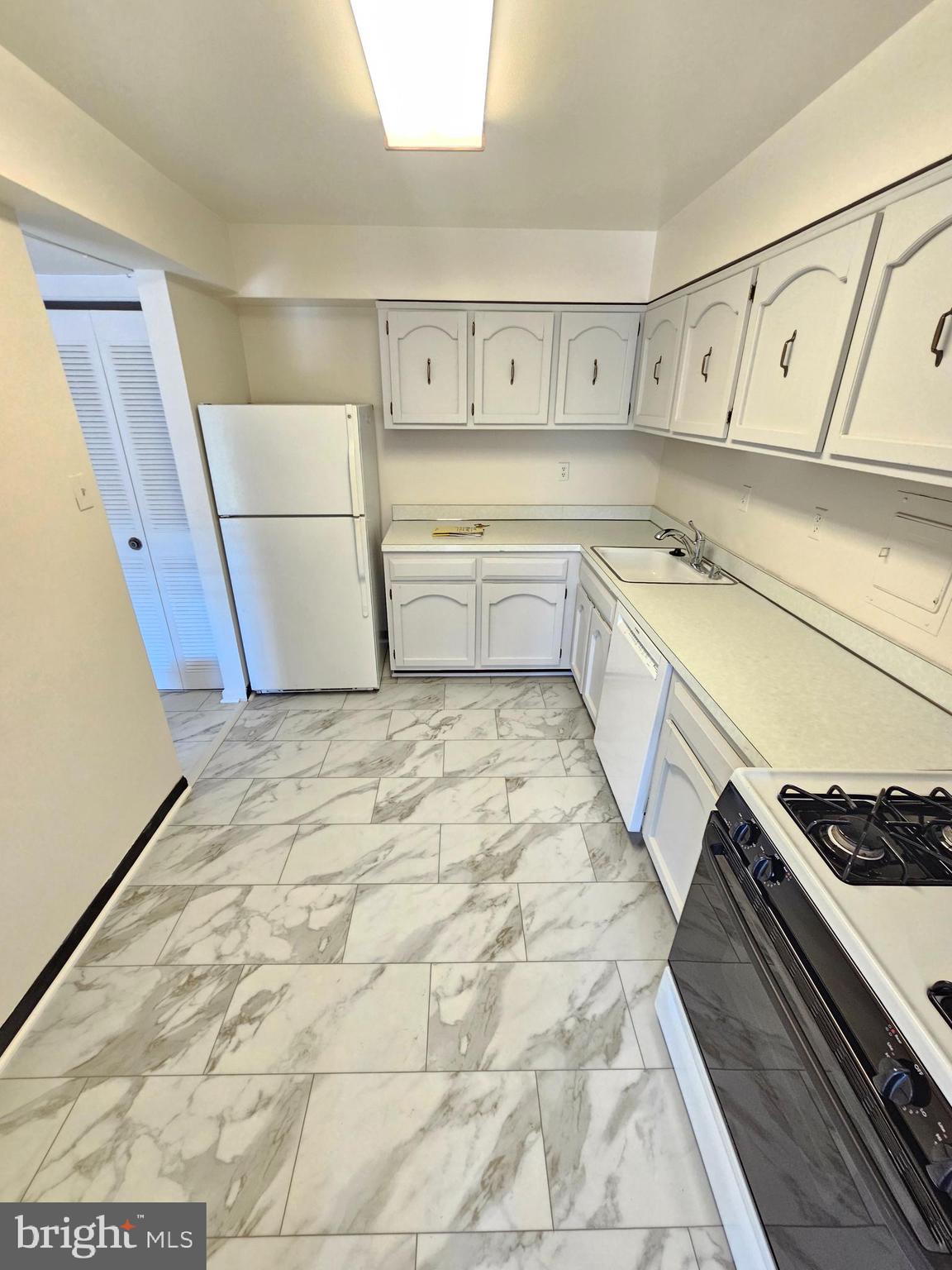 9900 Georgia Avenue, Unit 310 Silver Spring, MD 20902 - Photo 19 of 30 Kitchen