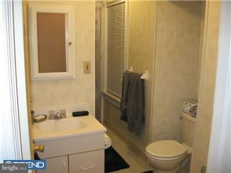 718 Hickory Street Delanco, NJ 08075 - Photo 10 of 10 Bathroom