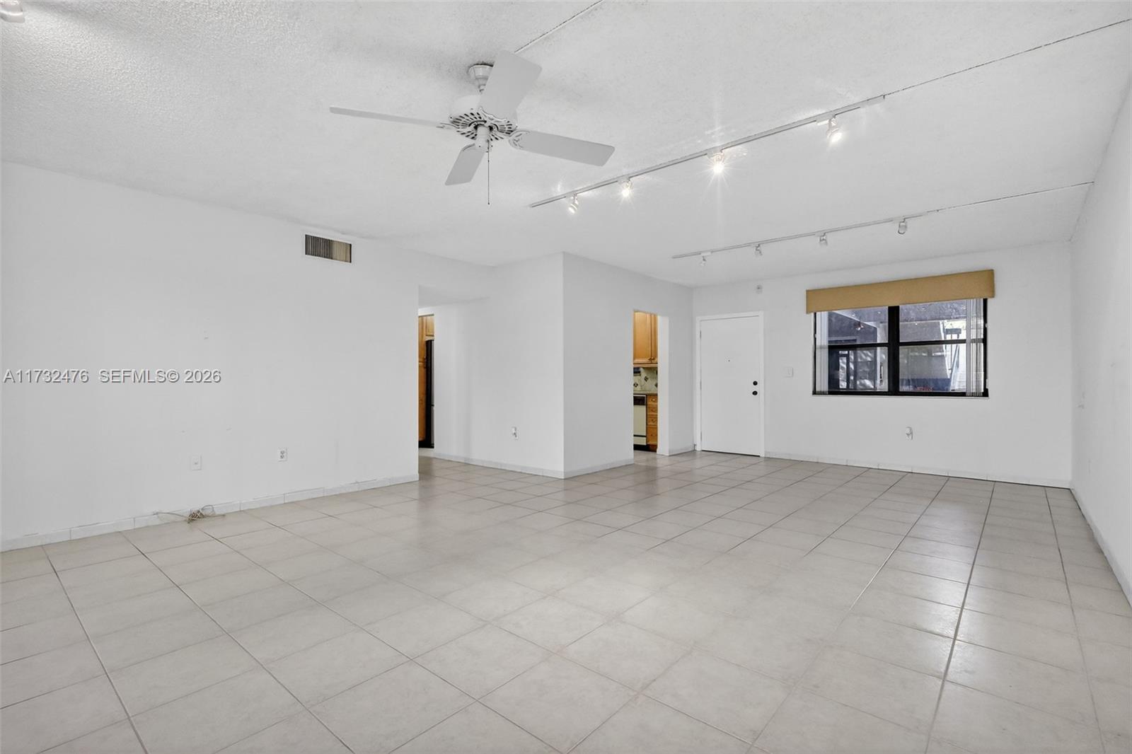 481 Ives Dairy Road, Unit 1054 Miami, FL 33179 - Photo 5 of 36