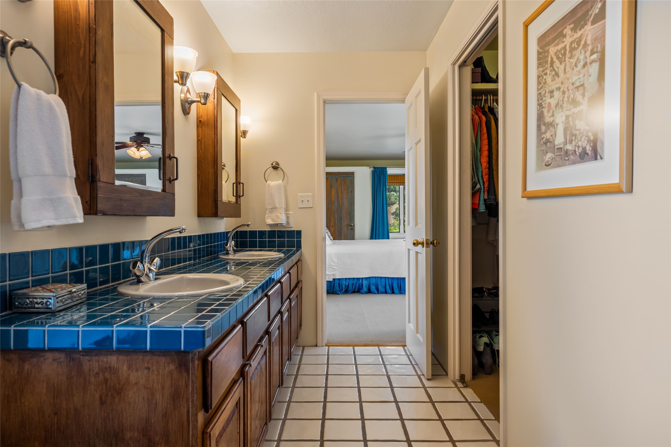 933 Stagecoach Road Santa Fe, NM 87501 - Photo 26 of 39 Primary Bathroom
