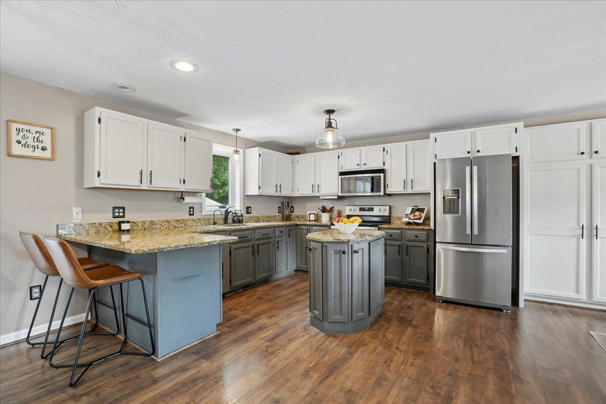325 Wellington Hill Road Manchester, NH 03104 - Photo 7 of 32