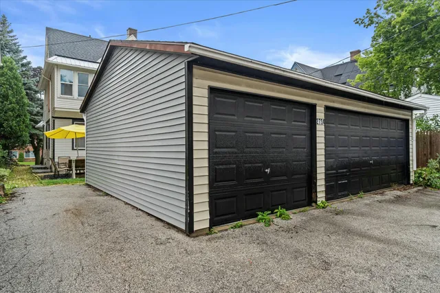 $575,000 | 2734 North Maryland Avenue, Milwaukee, WI 53211