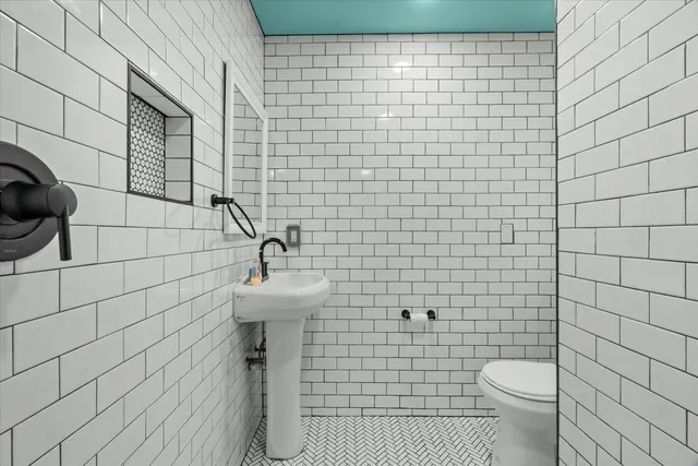 $575,000 | 2734 North Maryland Avenue, Milwaukee, WI 53211