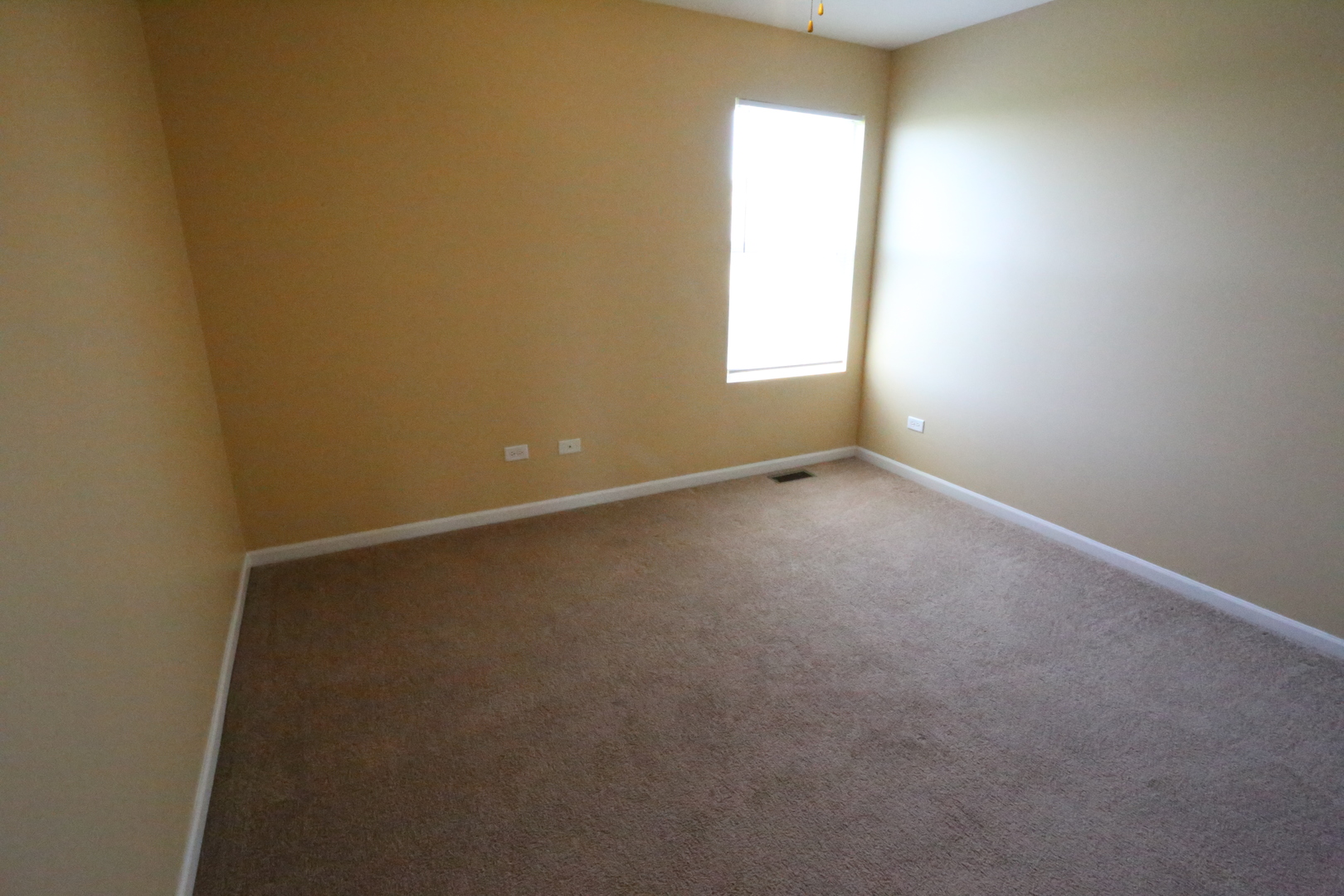 6401 Roth Court Joliet, IL 60431 - Photo 21 of 30 an empty room with a window