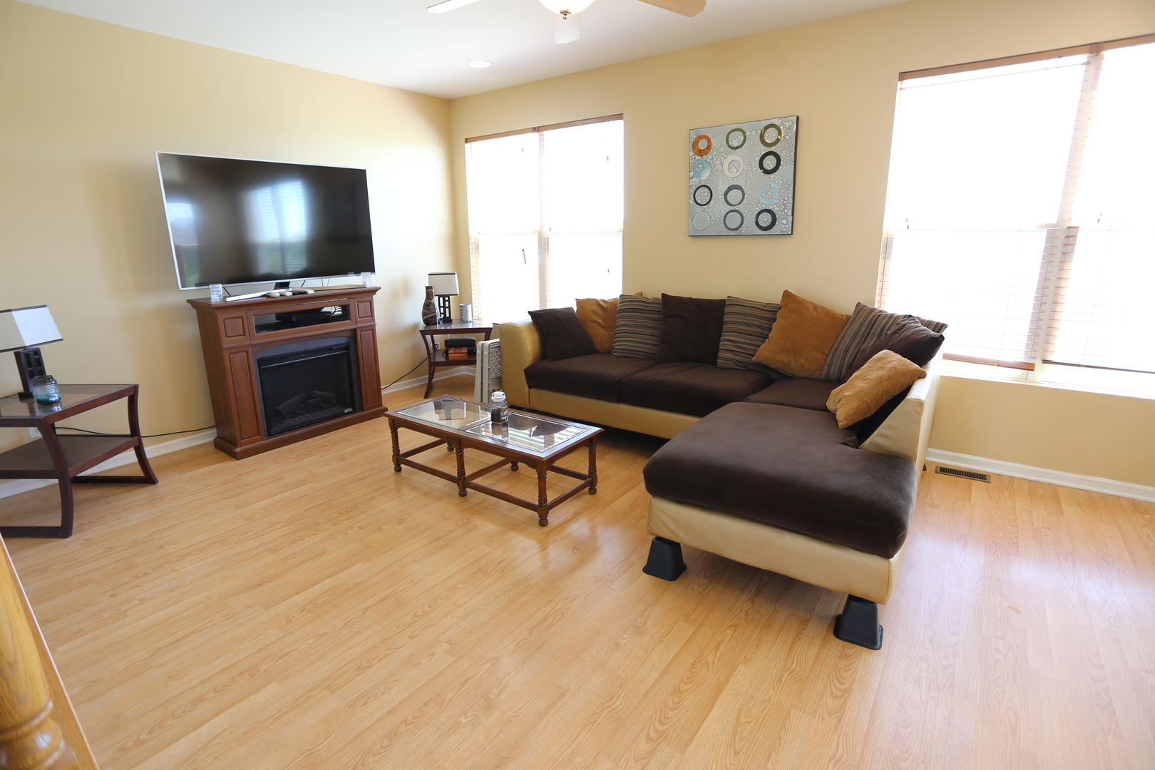 6401 Roth Court Joliet, IL 60431 - Photo 5 of 30 a living room with furniture and a flat screen tv