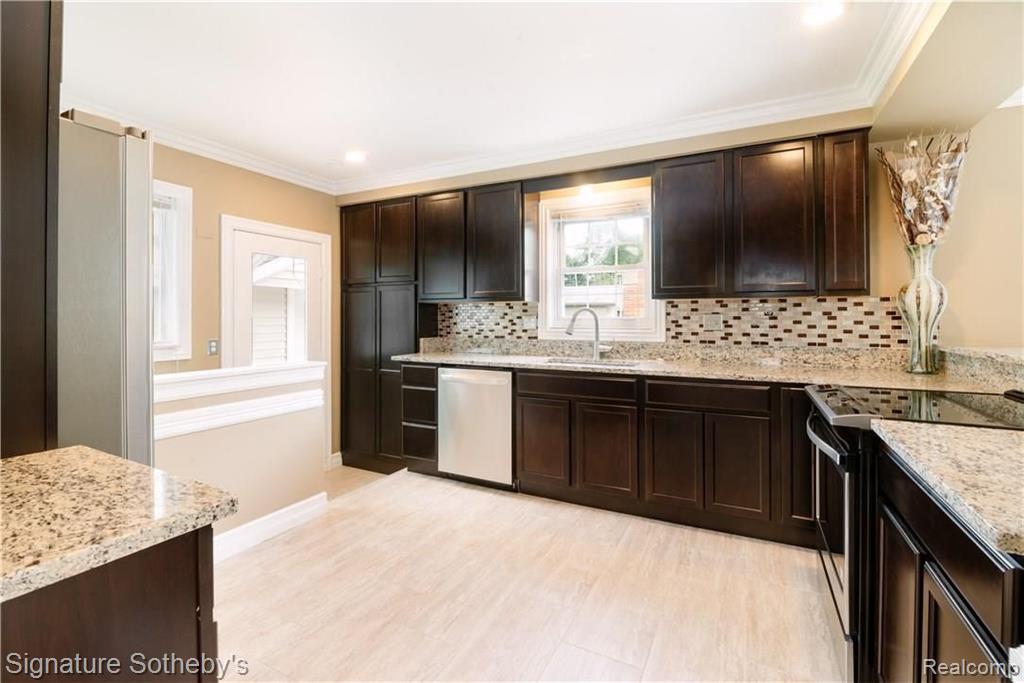 230 Winry Drive Rochester Hills, MI 48307 - Photo 4 of 19