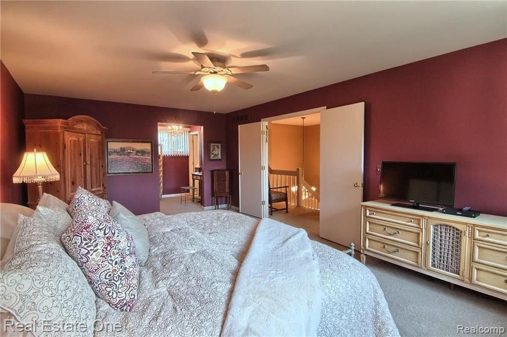 31135 Country Ridge Circle Farmington Hills, MI 48331 - Photo 23 of 37