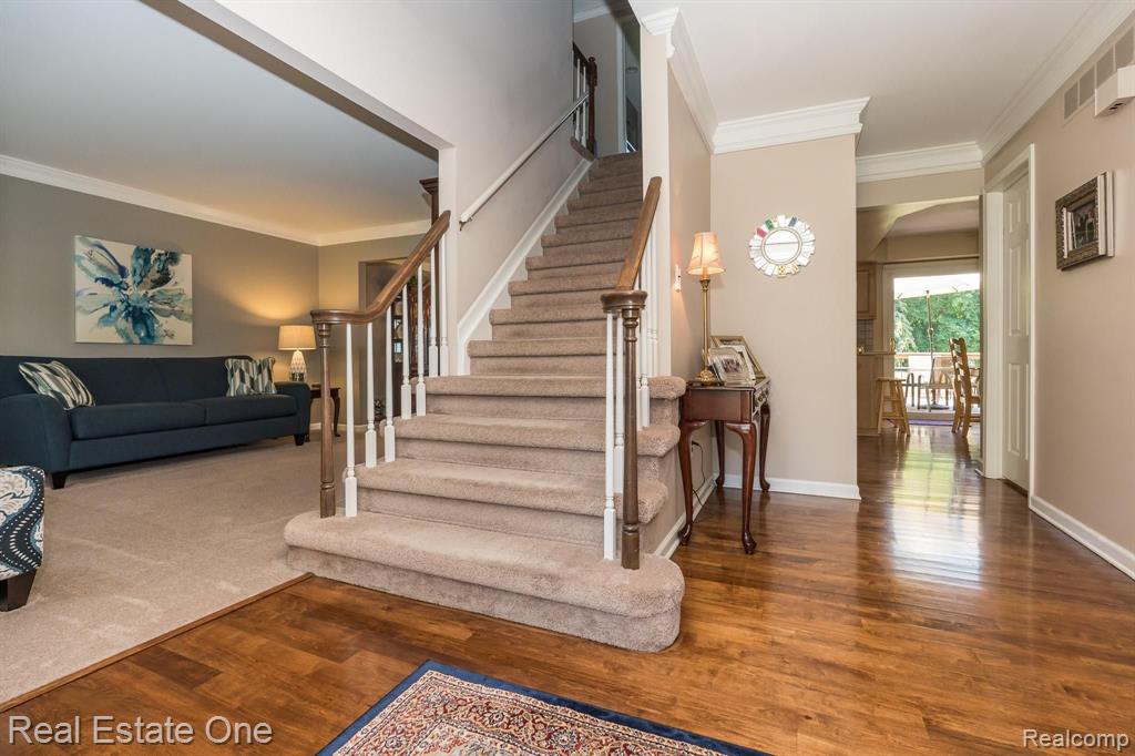 3028 Baypoint Drive Rochester Hills, MI 48309 - Photo 2 of 40
