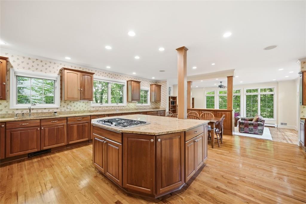 39 Windsor Road Pittsburgh, PA 15215 - Photo 4 of 49 Open to the Family Room