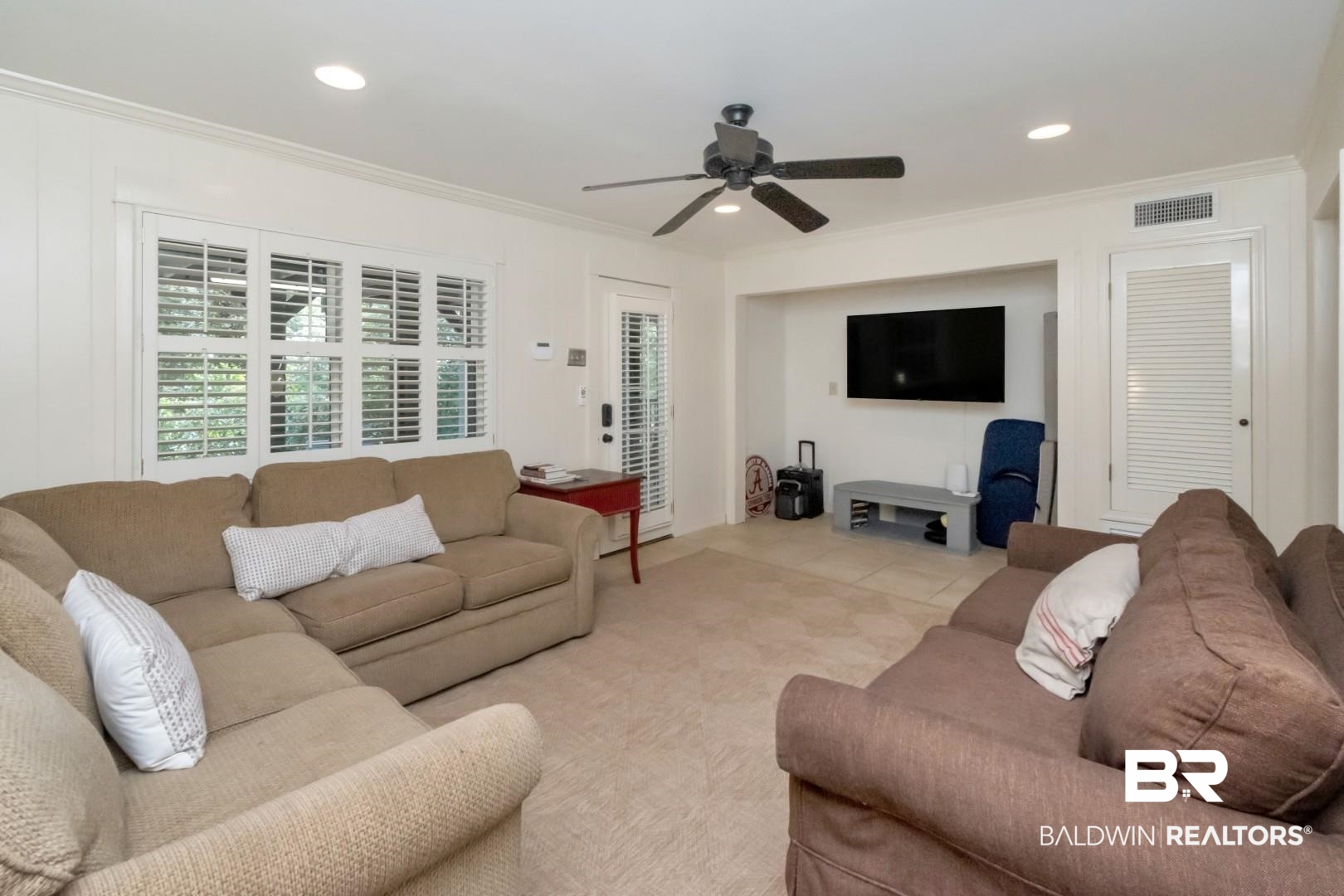 4810 Mums Court Mobile, AL 36608 - Photo 37 of 50 Living room featuring ornamental molding, recessed lighting, and a ceiling fan