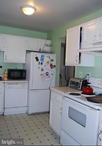 9518 Horizon Run Road, Unit 15J Gaithersburg, MD 20886 - Photo 2 of 21 Kitchen