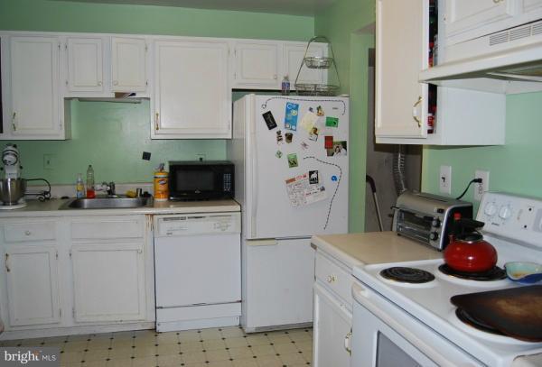 9518 Horizon Run Road, Unit 15J Gaithersburg, MD 20886 - Photo 3 of 21 Kitchen