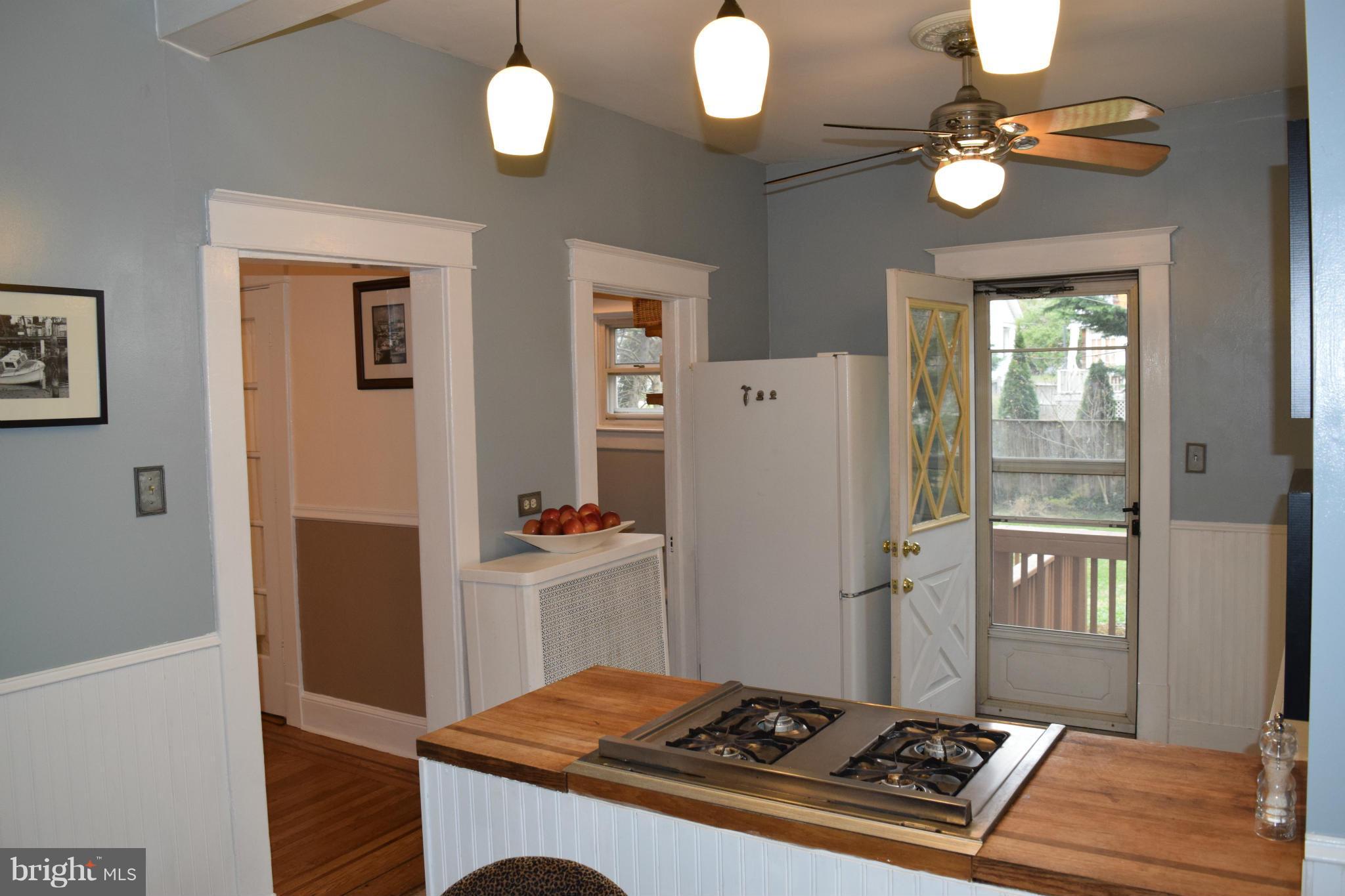503 North Rock Glen Road Baltimore, MD 21229 - Photo 11 of 25 Kitchen