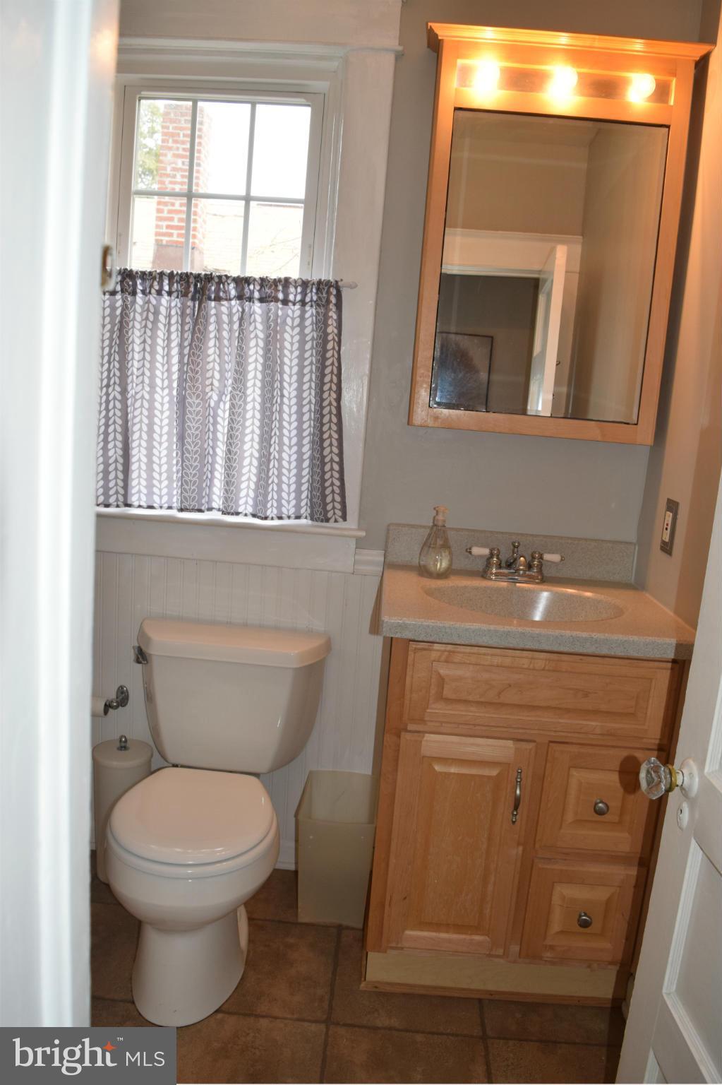 503 North Rock Glen Road Baltimore, MD 21229 - Photo 17 of 25 Bath