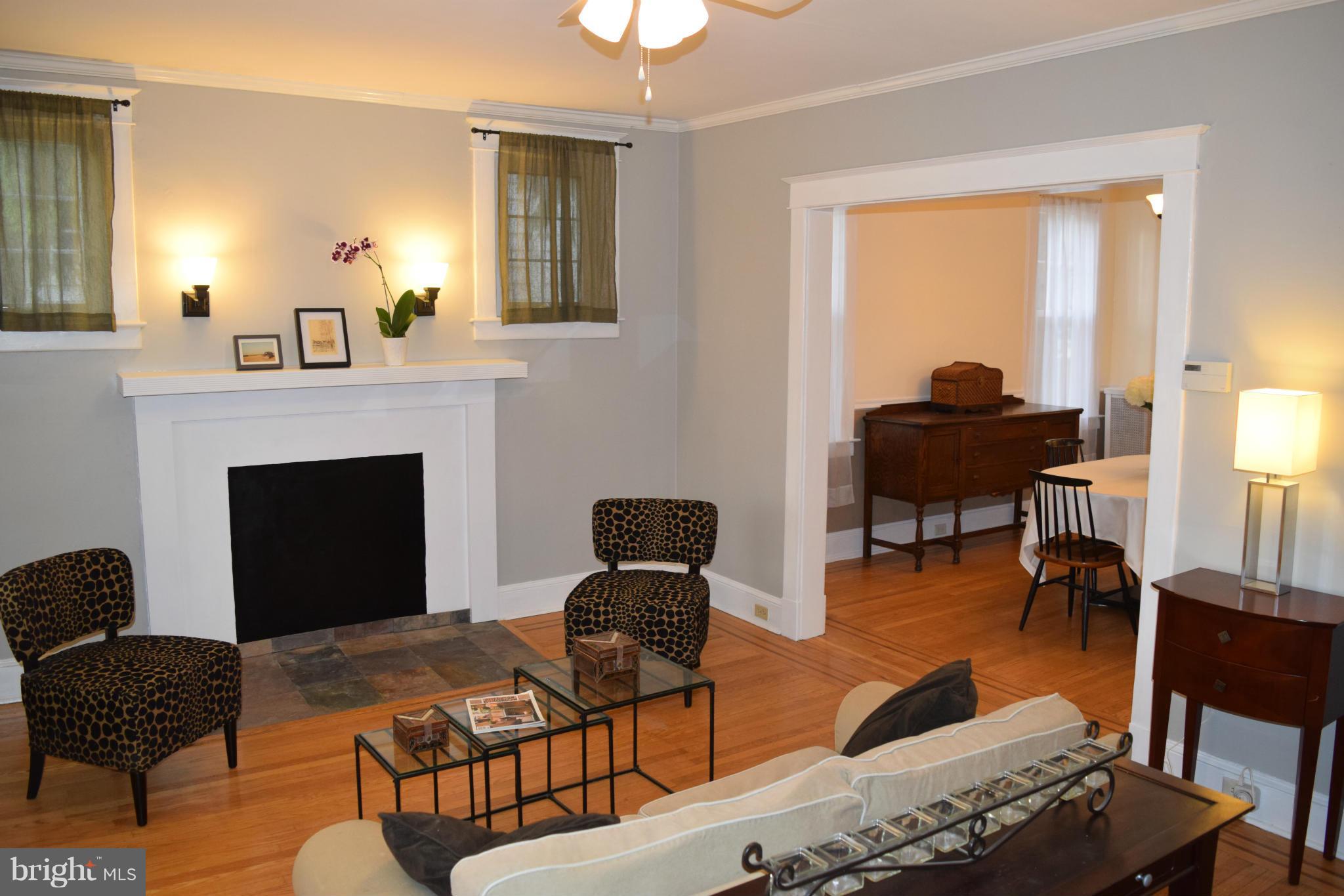 503 North Rock Glen Road Baltimore, MD 21229 - Photo 3 of 25 Living Room