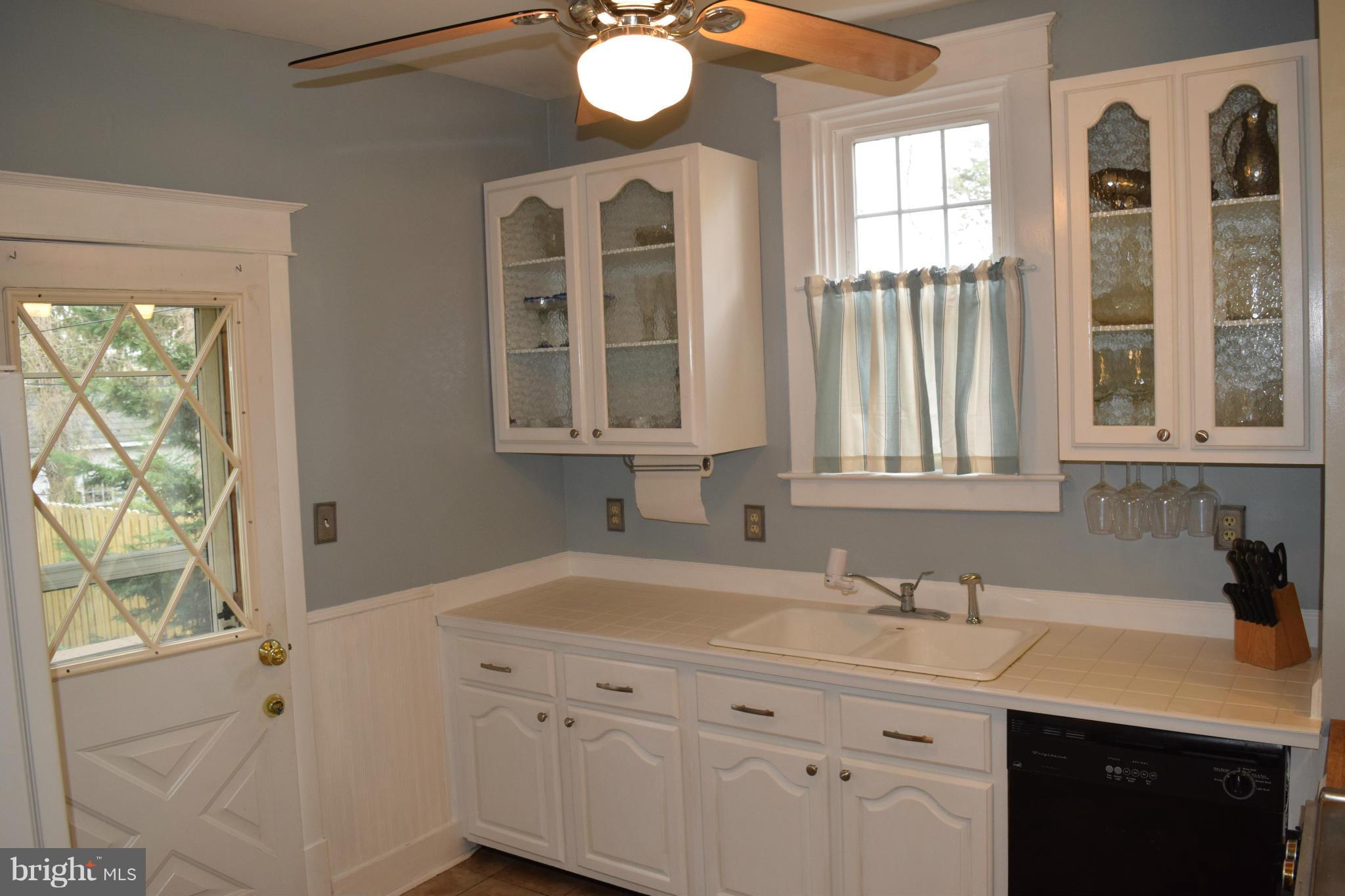 503 North Rock Glen Road Baltimore, MD 21229 - Photo 10 of 25 Kitchen