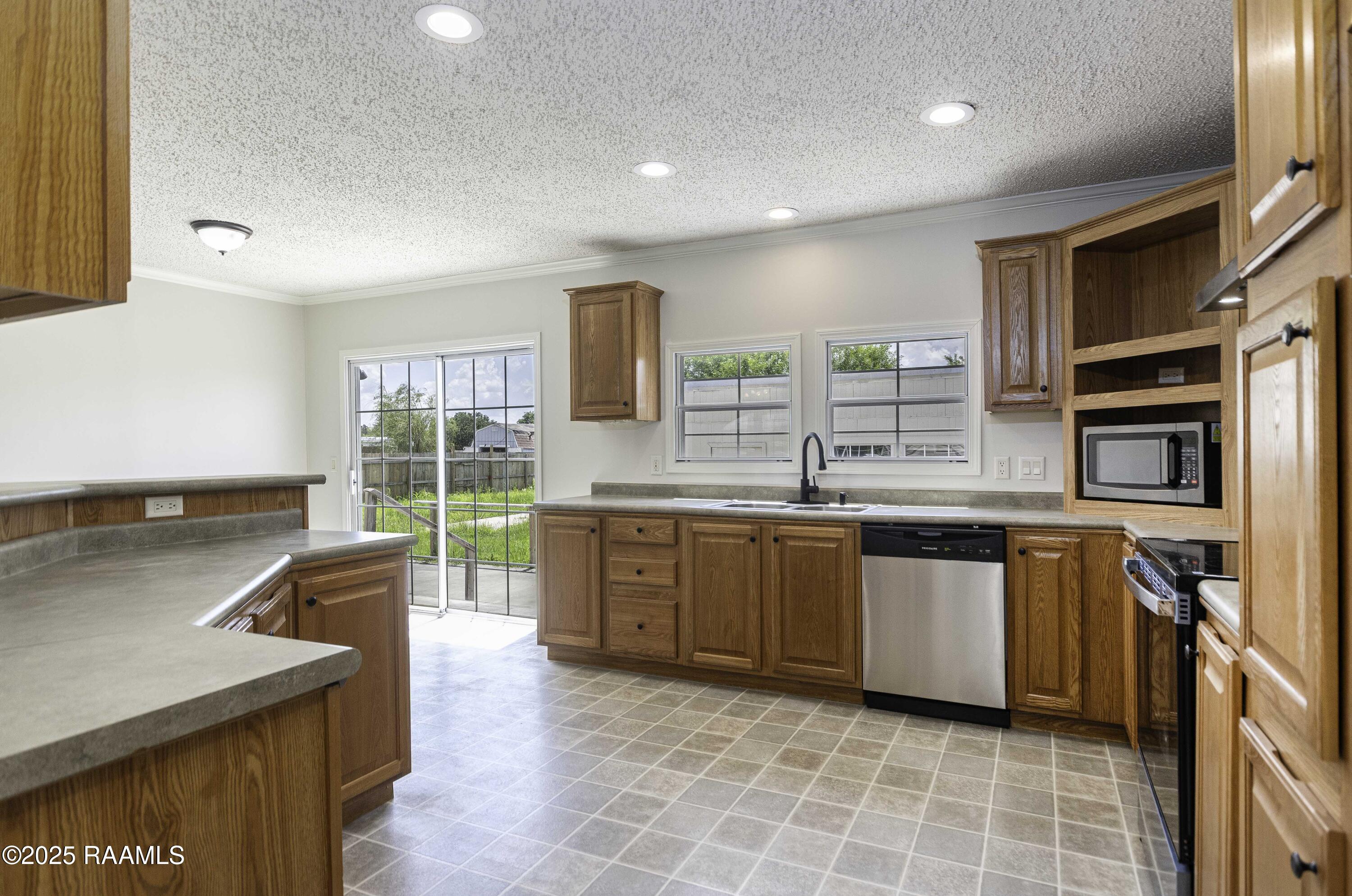 1018 Arlene Boyer Rd Street St. Martinville, LA 70582 - Photo 4 of 29 Kitchen 3