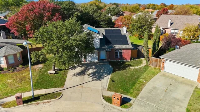 $2,300 | 316 Comiskey Court, Saginaw, TX 76179