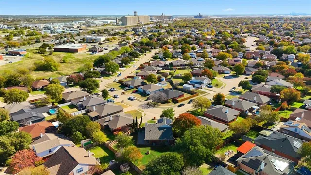 $2,300 | 316 Comiskey Court, Saginaw, TX 76179