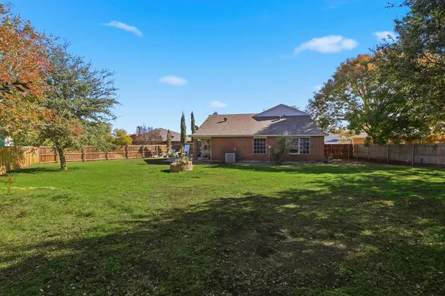 $2,300 | 316 Comiskey Court, Saginaw, TX 76179